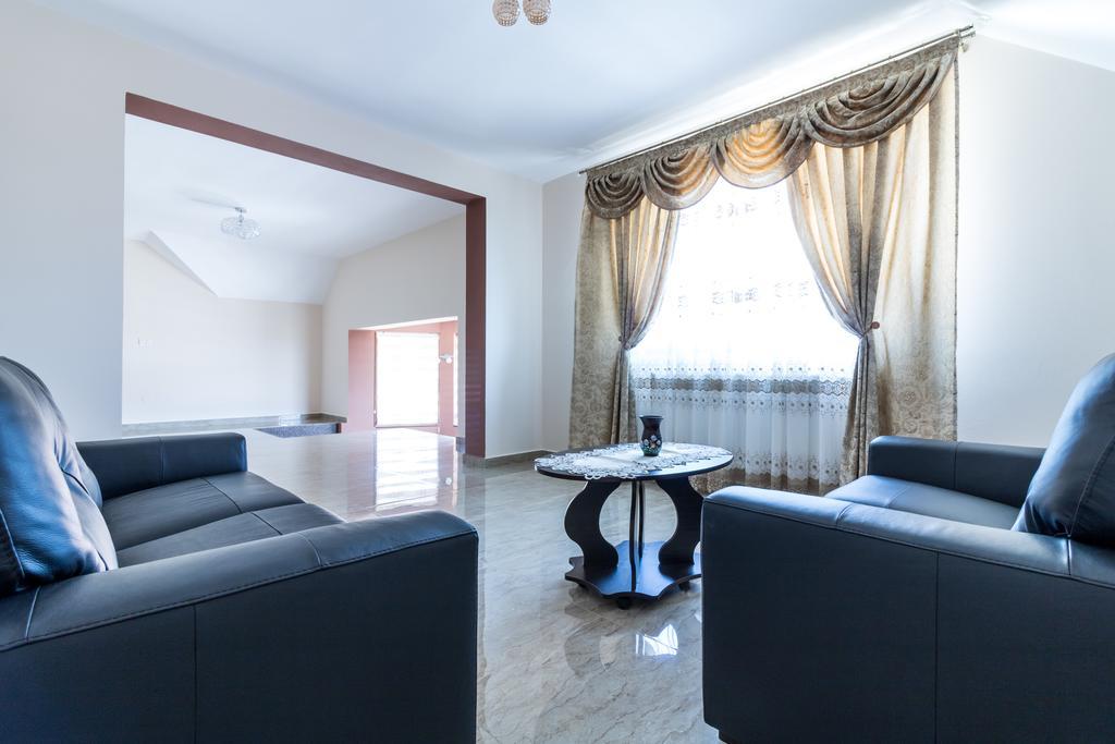 Conacul Lui Bulica Novaci-Străini Exterior foto