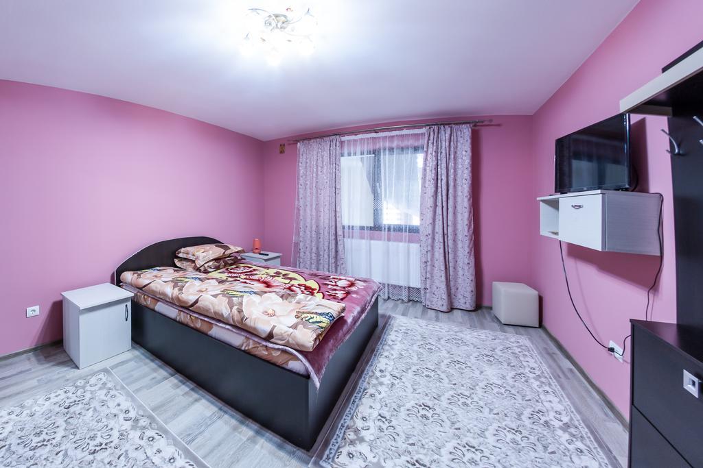 Conacul Lui Bulica Novaci-Străini Exterior foto